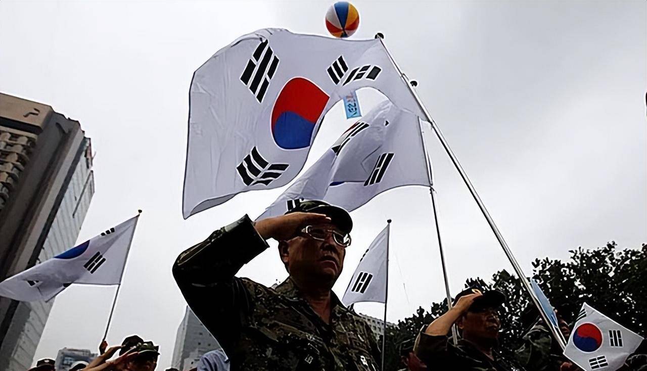 原创19年韩国光复节对日强硬的文在寅放低姿态民众被扇一耳光