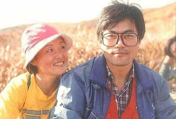 文在寅的复仇大哥卢武铉跳崖明志后他在墓碑上默默刻了4个字