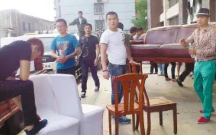 讨债兰永固的失败不仅和他的投资失败有关,和他骄奢