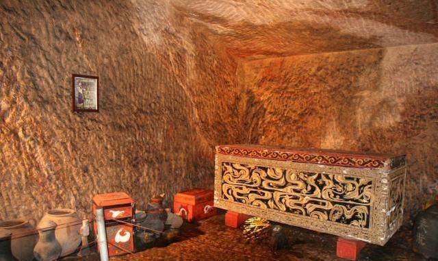 一座帝王墓,连考古专家都不清楚,一个电工说我知道,被带走了_刘交