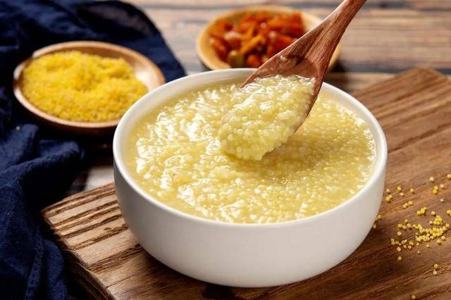 常喝小米粥,到底"升糖"还是"降糖"呢?别乱猜,医生道出实情_血糖_控制_