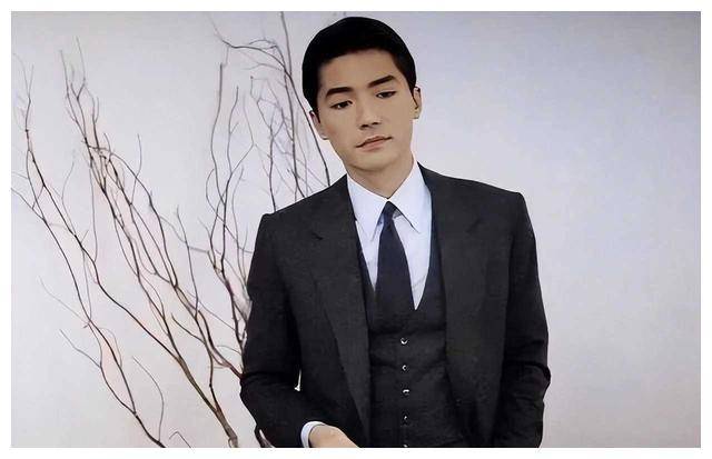 尊龙,绽放盛世美颜,传承传奇智慧,璀璨辉煌!