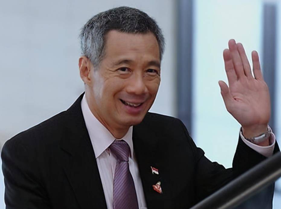 李显龙是时任新加坡总统李光耀的长子,虽然有这一层光环在,但抛开身份