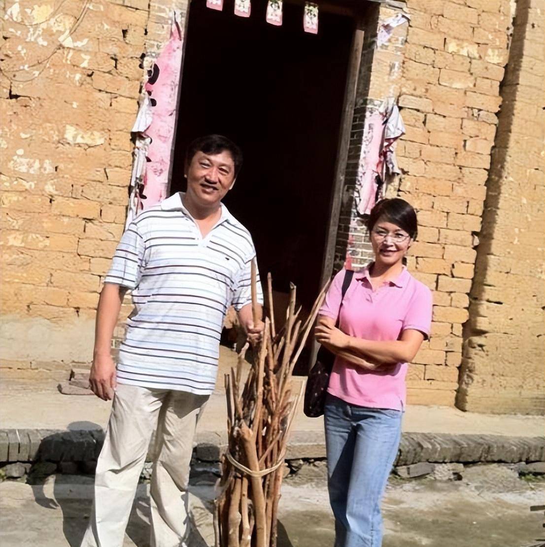 柳敬东,马婷,喻明是《摇钱树》栏目当中深入民心的"三人组",在那个