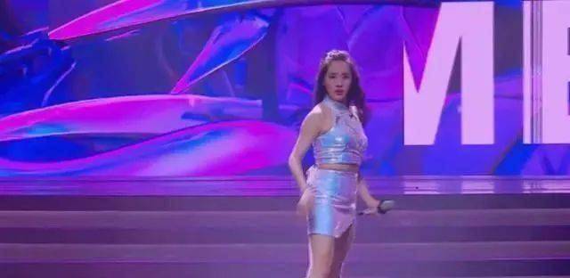 原创原创浪姐复活赛王智又被坑了服装紧绷勒出赘肉撞舞王霏霏