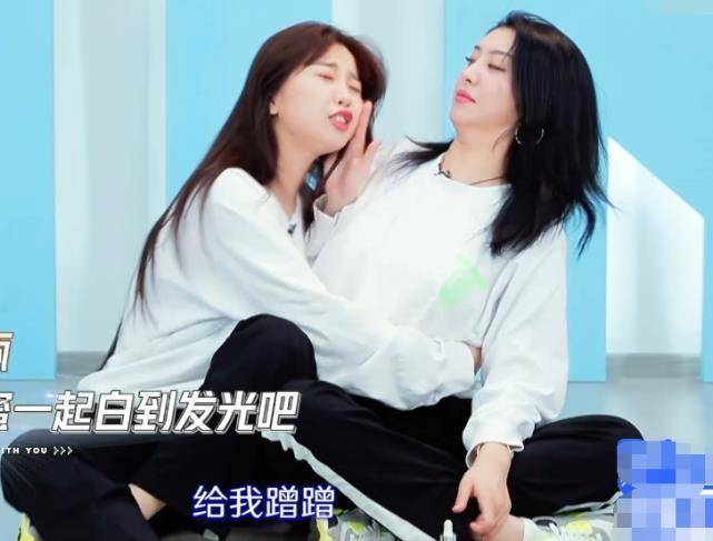 原创虞书欣和赵小棠的蹭脸杀火了看到当时的画面大虞海棠锁了