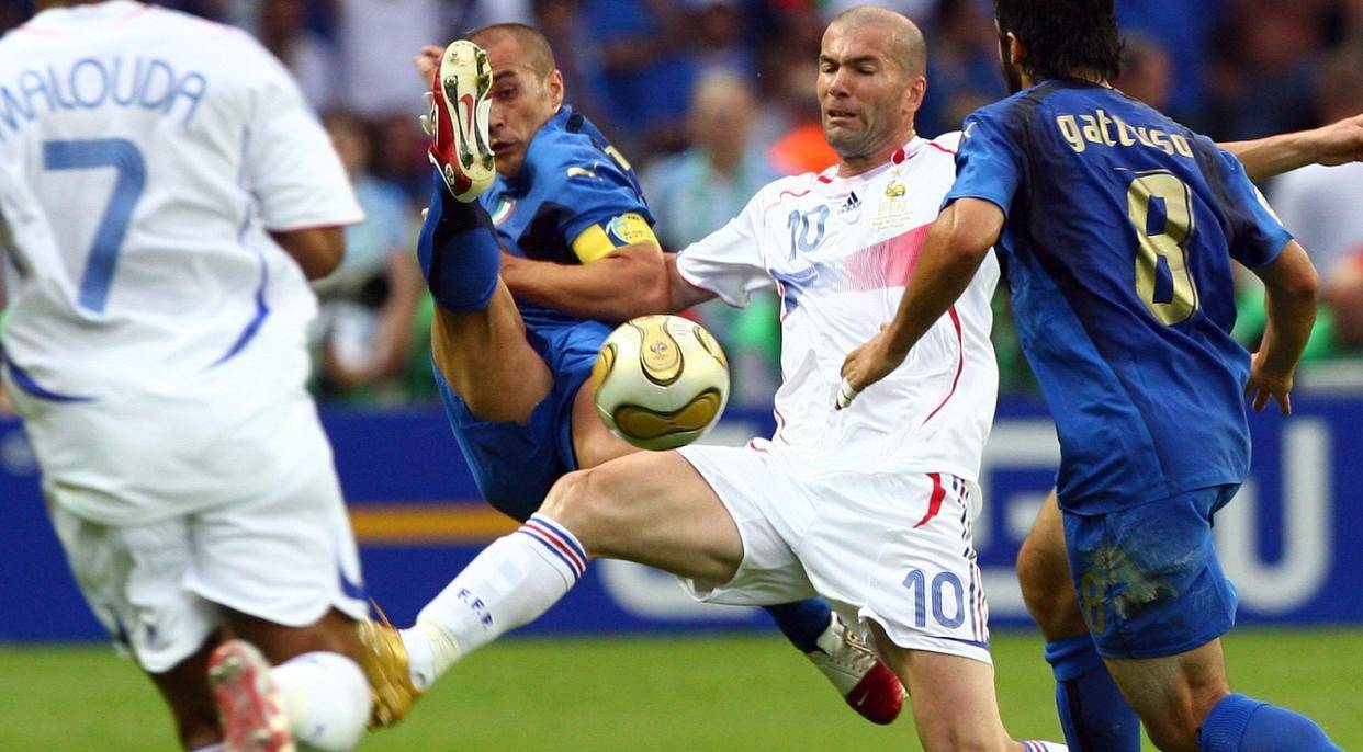 哈维,这位巴塞罗那和西班牙地方队的传奇人物,对足球有着深刻理解.