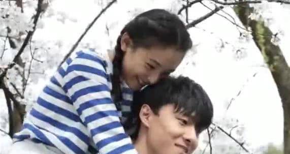 原创和吴倩躺在地上拍海报张雨剑的男友专属动作让粉丝沸腾了