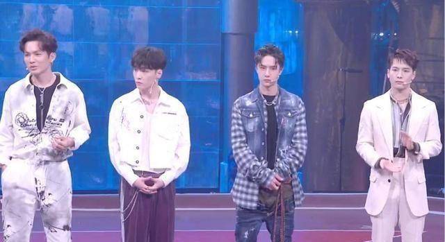 原创原创街舞3队长钟汉良按年龄他可以当王一博的爸吹爆他颜值