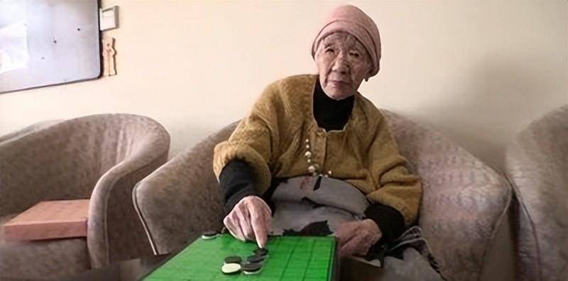 全球最长寿老人去世:终年119岁,两次患癌,力推喝可乐有助长寿_田中