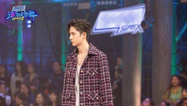 原创原创街舞3中当王一博秀魔术翻车后有谁注意布布反应太可爱