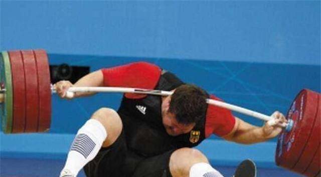 大力士勇夺60个冠军,退役后当保安,33岁离世仅剩300元_才力_举重