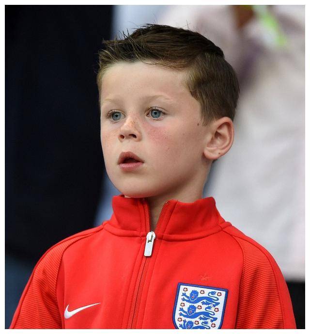 鲁尼_职业_足球