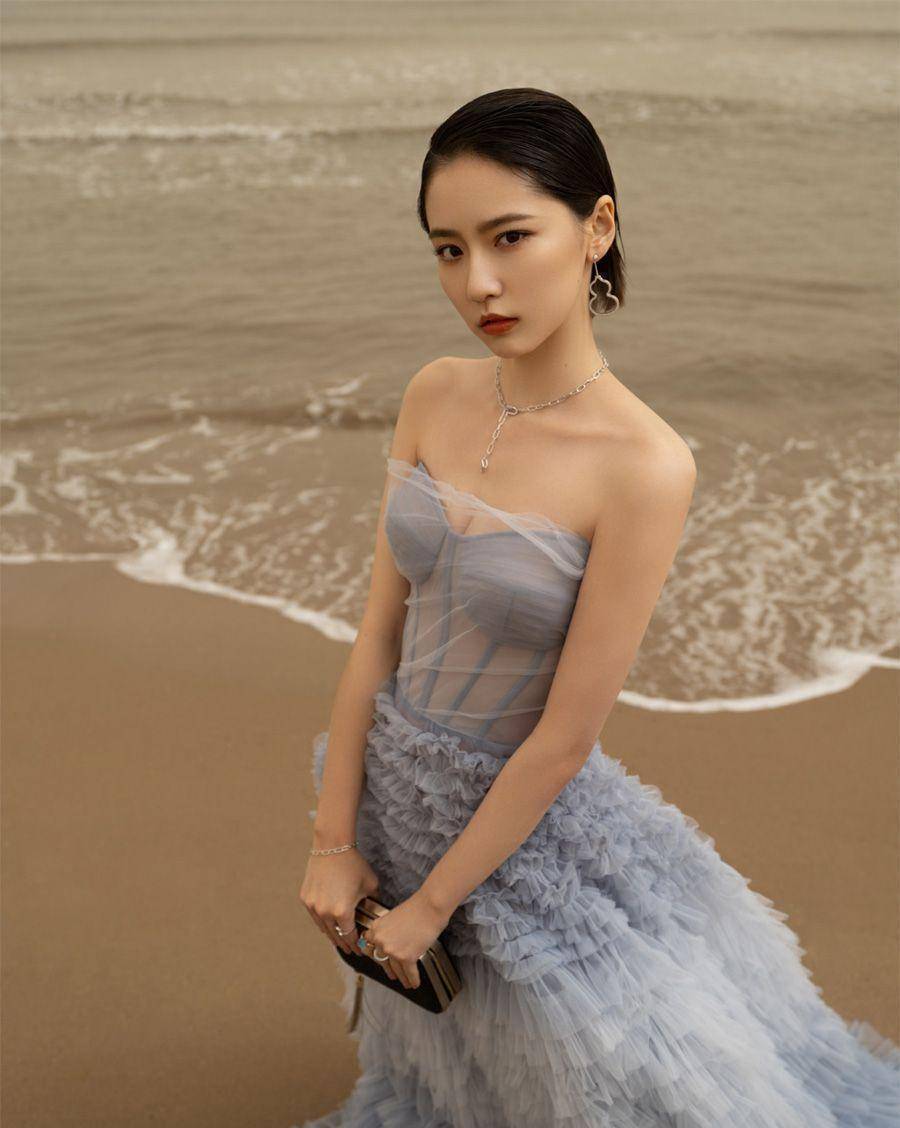 原创成果不再低调用红毯造型告诉我们诸葛大力的成功不是意外