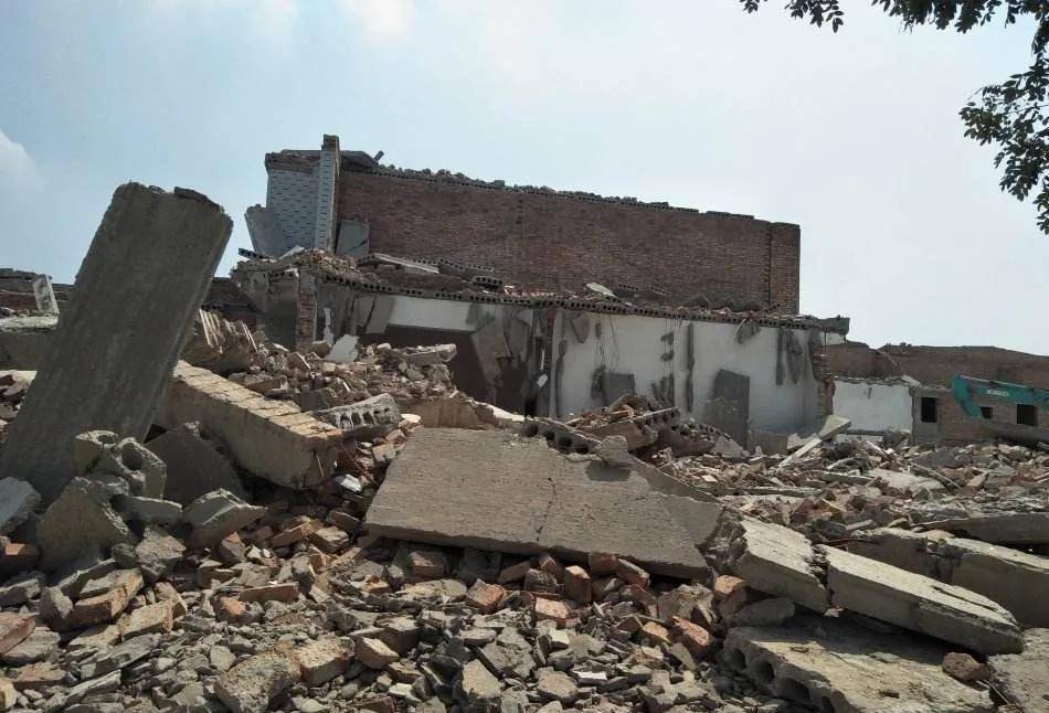 原创郑州钉子户怒怼开发商100亿也不拆专家进屋看后说真拆不得