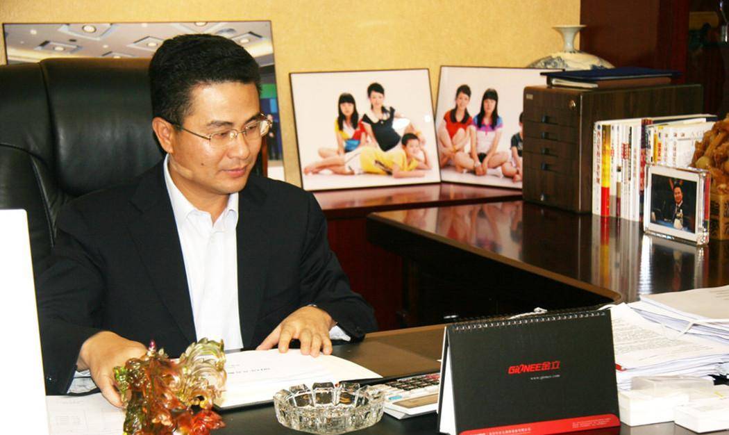 "所以刘立荣豪赌过后,金立手机的危机就随之
