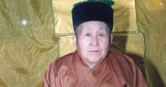 仁义师太总是笑着回答,看病是看病,不是为了挣钱,要是挣钱,我还出家做