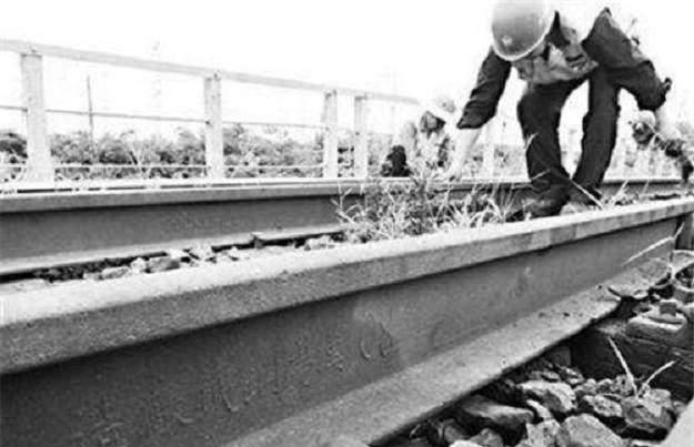 我国仍在用的清朝钢轨,至今还没有生锈,专家:每一根都是文物_铁轨