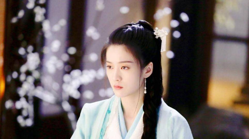 原创原创白发中八大美女最美的不是张雪迎而是年龄最大的她