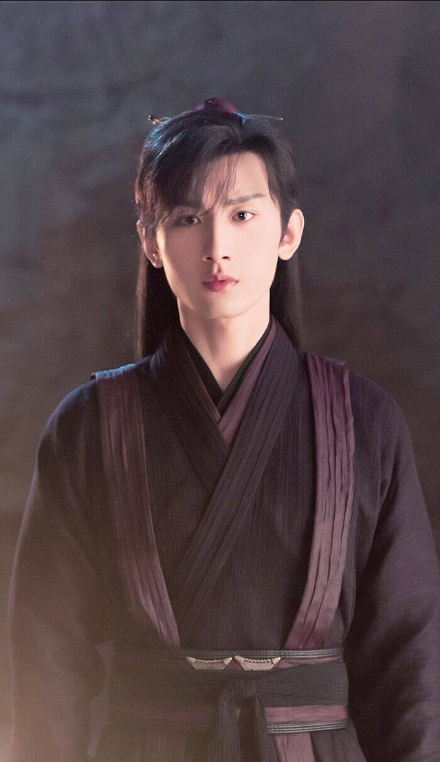 原创原创琉璃成毅一大波美图来袭剧中造型太养眼就是有点费道具