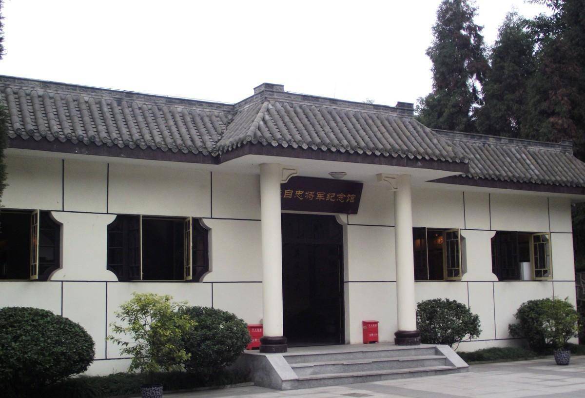 【张自忠将军纪念馆里的一角】纵观张自忠的一生,他一战于淝水,再战于