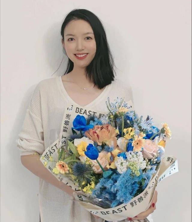 怀孕6个月上春晚艳压奚梦瑶拒嫁30亿豪门她才是人生赢家