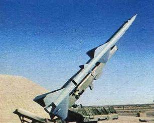 萨姆2导弹系统的制导主要依靠制导雷达站,制导雷达首先朝目标发射一束