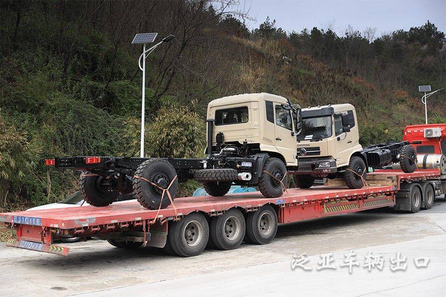 东风4×4越野卡车图片