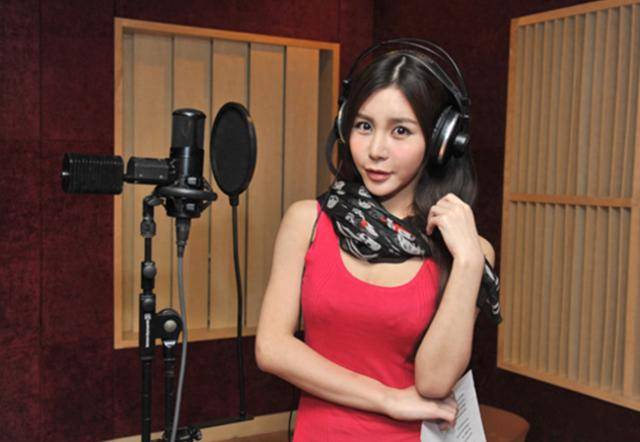 原创宁愿坐在宝马车里哭不愿在自行车上笑的马诺坦言如今坐在自行车上