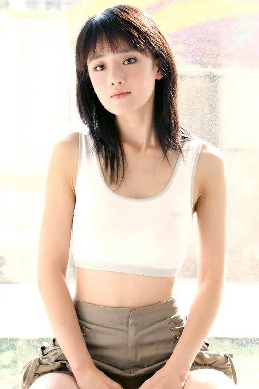 周显欣从不追逐名利,她只专心致志于自己的作品.