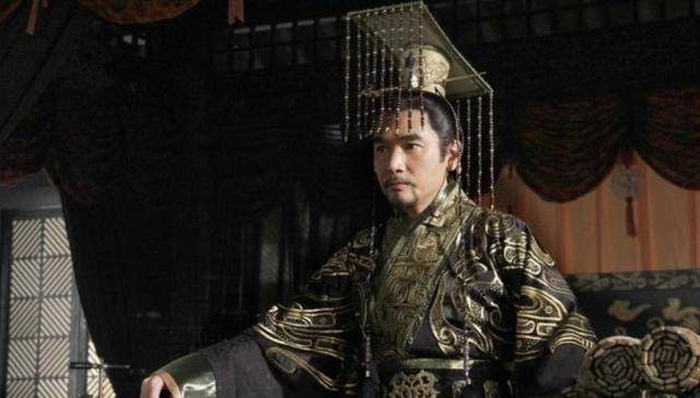 原创春秋五霸秦穆公临终前要3人殉葬这一决定却导致秦国衰落260年