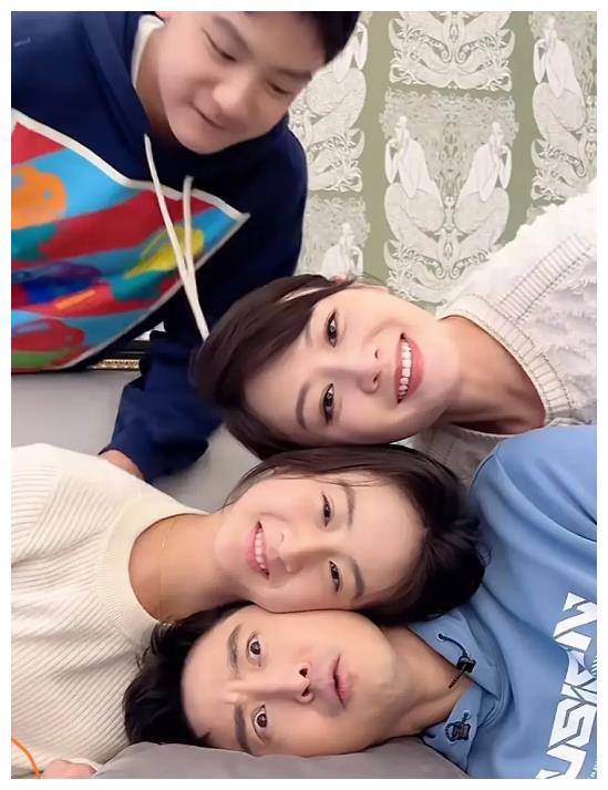 田亮一家四口同框引发热议网友惊叹基因强大森碟大变样
