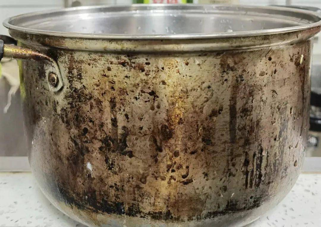 原创不锈钢锅发黄发黑怎么办放点它抹一抹3分钟光亮如新