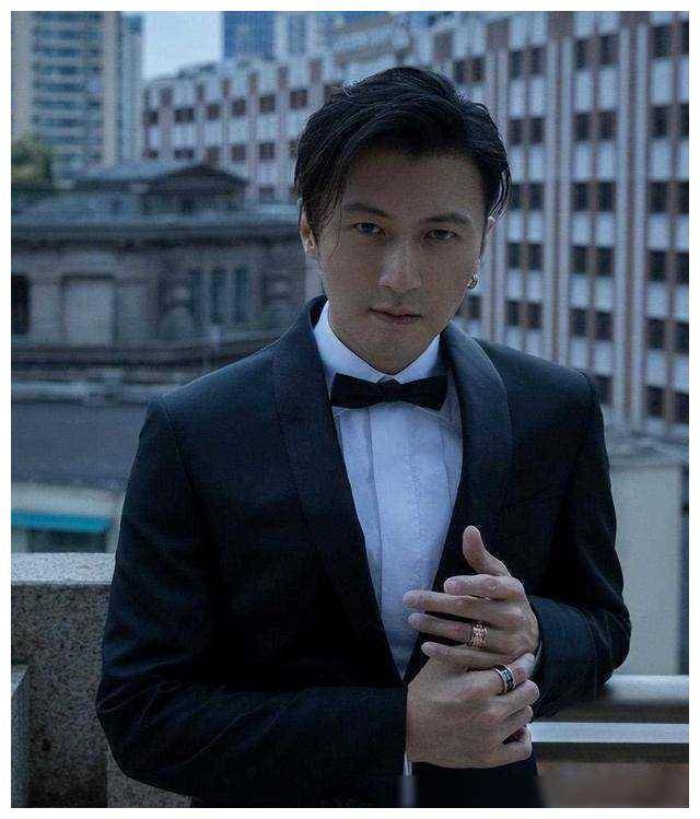 谢霆锋澳门活动回应王菲俘获笑容满溢现场温馨互动