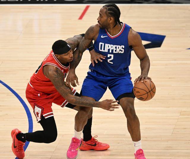 原创nba快船队与76人的对决背景状况与战略展望