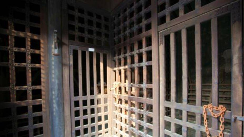 (古代监狱)而从经济上来看,国家收入最大的就是两个方面,一个是战争所