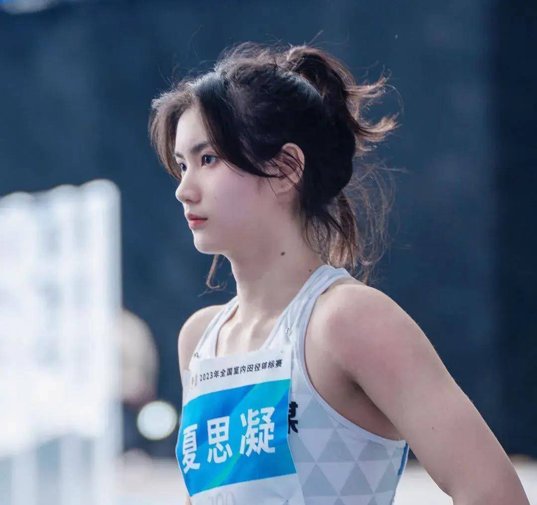 夏思凝,一个2003年出生于湖南邵阳的女孩,就是这样一位集颜值与实力于