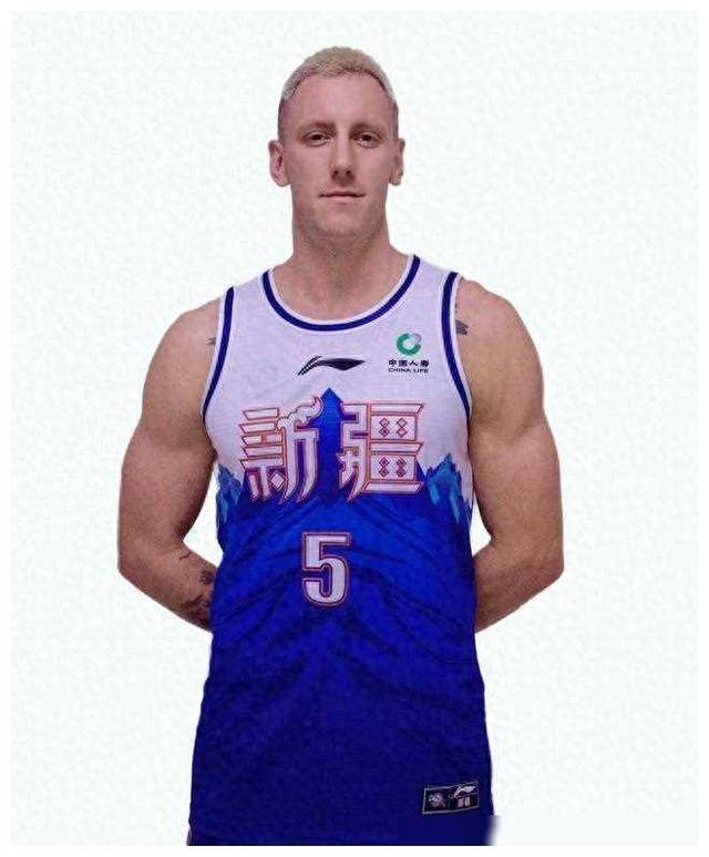 新疆男篮将出战克里克晒训练照邱彪未知遗珠