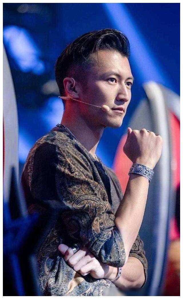 谢霆锋澳门活动回应王菲俘获笑容满溢现场温馨互动