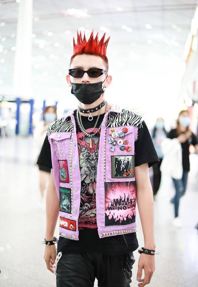 原创王琳凯的刺猬头红发是认真的吗看着挺杀马特好在气质过硬