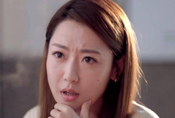 一种职场女精英的敏锐眼光和精明头脑,尤其是吴佳原来的老板要转店时