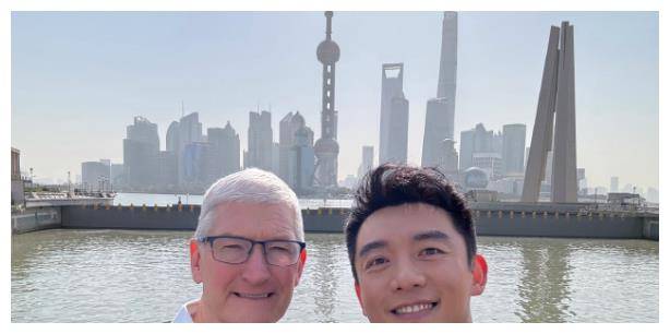 郑恺外滩偶遇库克探寻科技圈新机遇小馆小店尽显风情