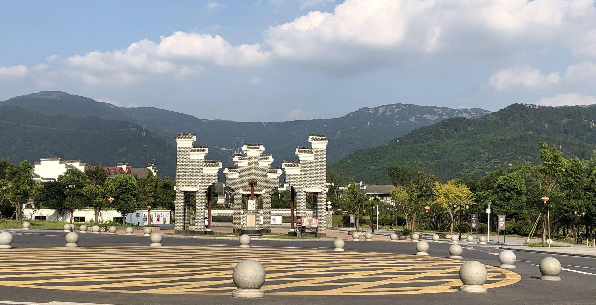 安义古村位于江西省南昌市安义县石鼻镇,距南昌市区仅30公里,安义古村