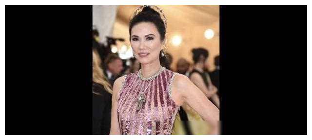 邓文迪突破传统引领娱乐新风绽放风采