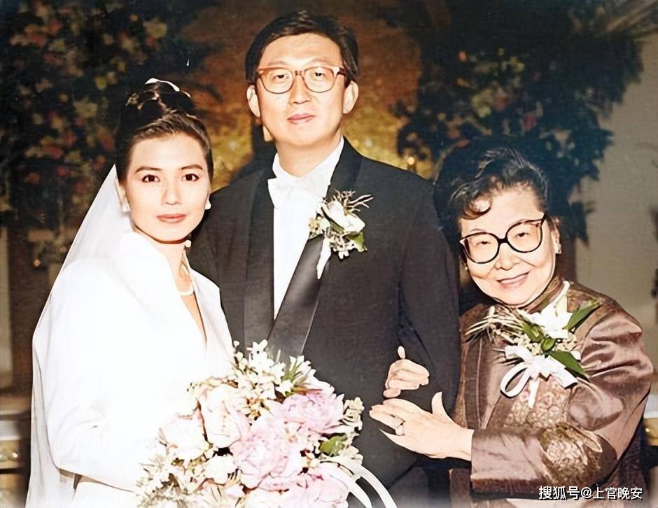 长了一张风情万种的脸情史却简单干净的女明星人不可貌相