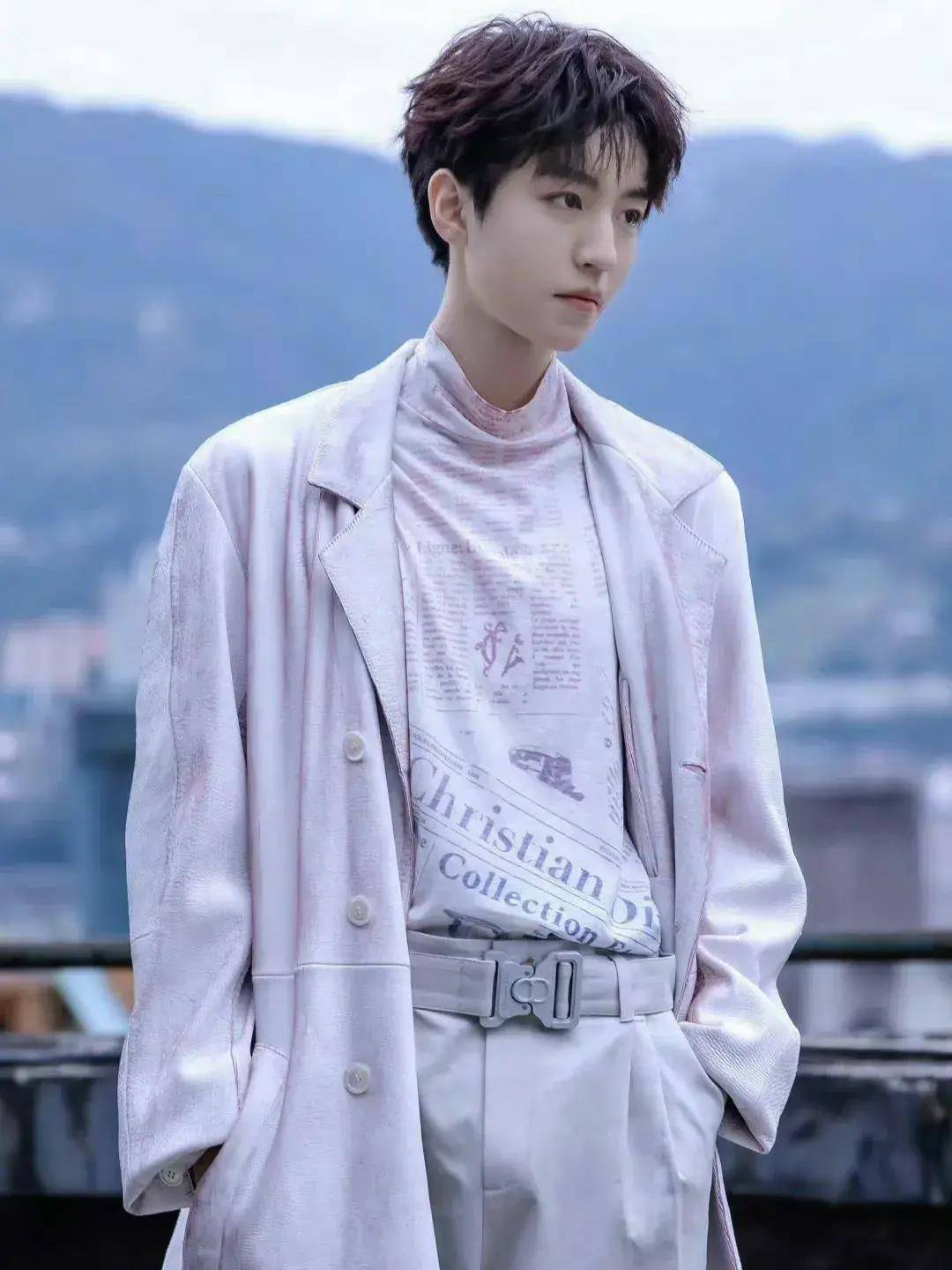 王俊凯爸妈的奶茶店引发粉丝凌晨排队是不是有点太夸张了