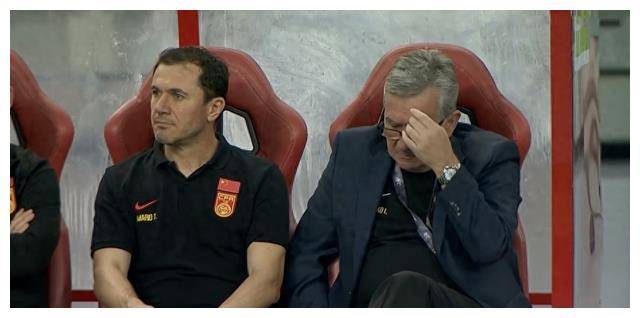 李毅对此感到非常愤怒,直言新加坡在中超只能算是一个保级队!