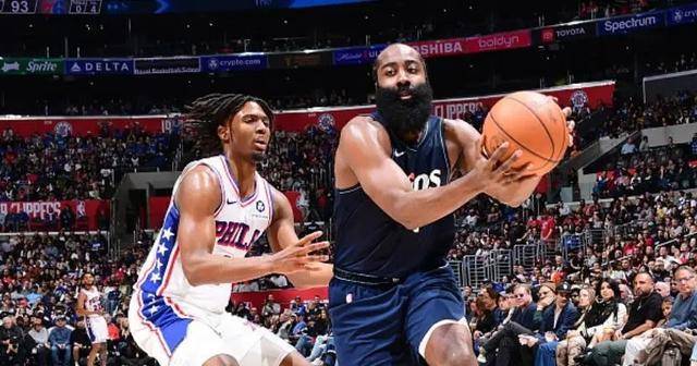 哈登得到12分和14次助攻,小卡20 6和乔治18 3._比赛_马克西_进攻