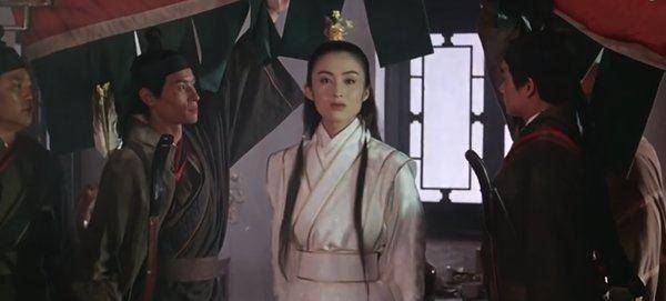 原创倚天中张敏有五套衣服图七被李连杰抱图四最惊艳