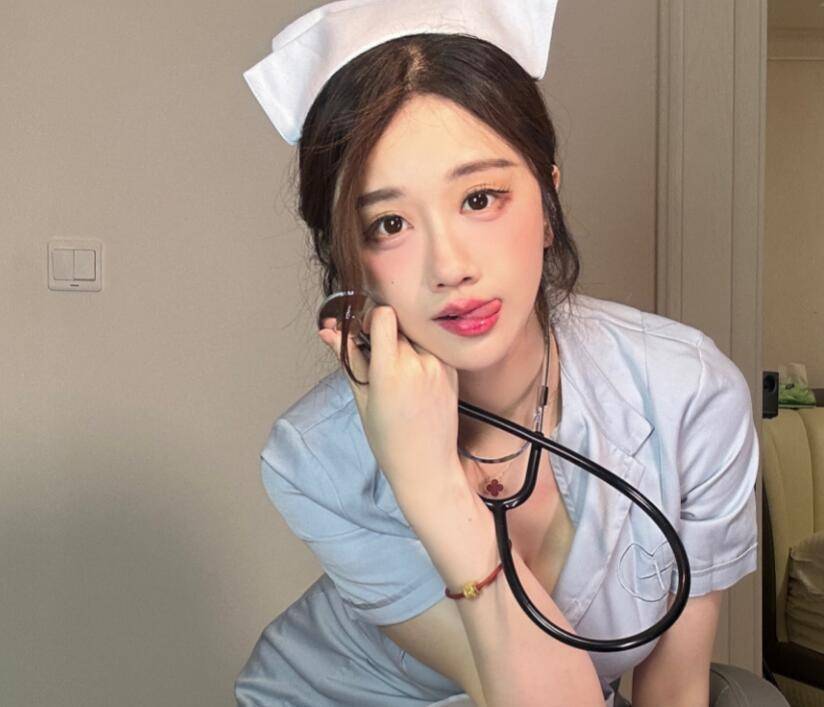 原创轩子成功转型每天直播讲解两性问题热度比跳舞擦边还高